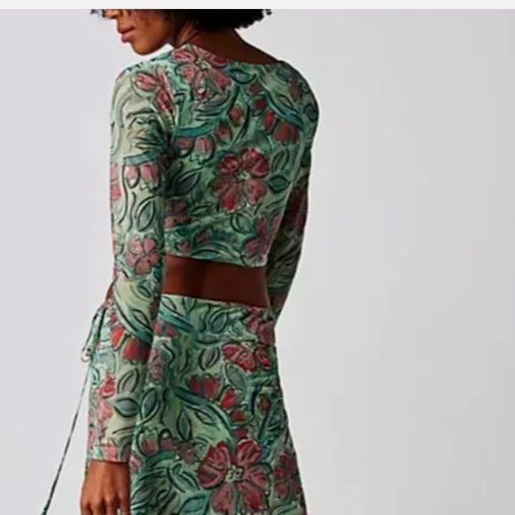 Free People cropped long sleeve super nova top - Picture 3 of 4